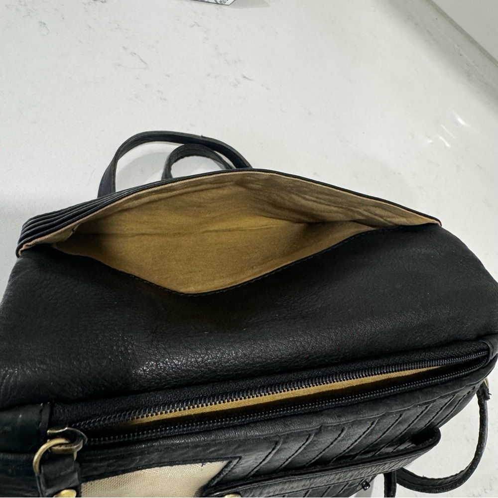 MILO Evelyn Cross Black Leather Crossbody Wallet Bag - Picture 9 of 12